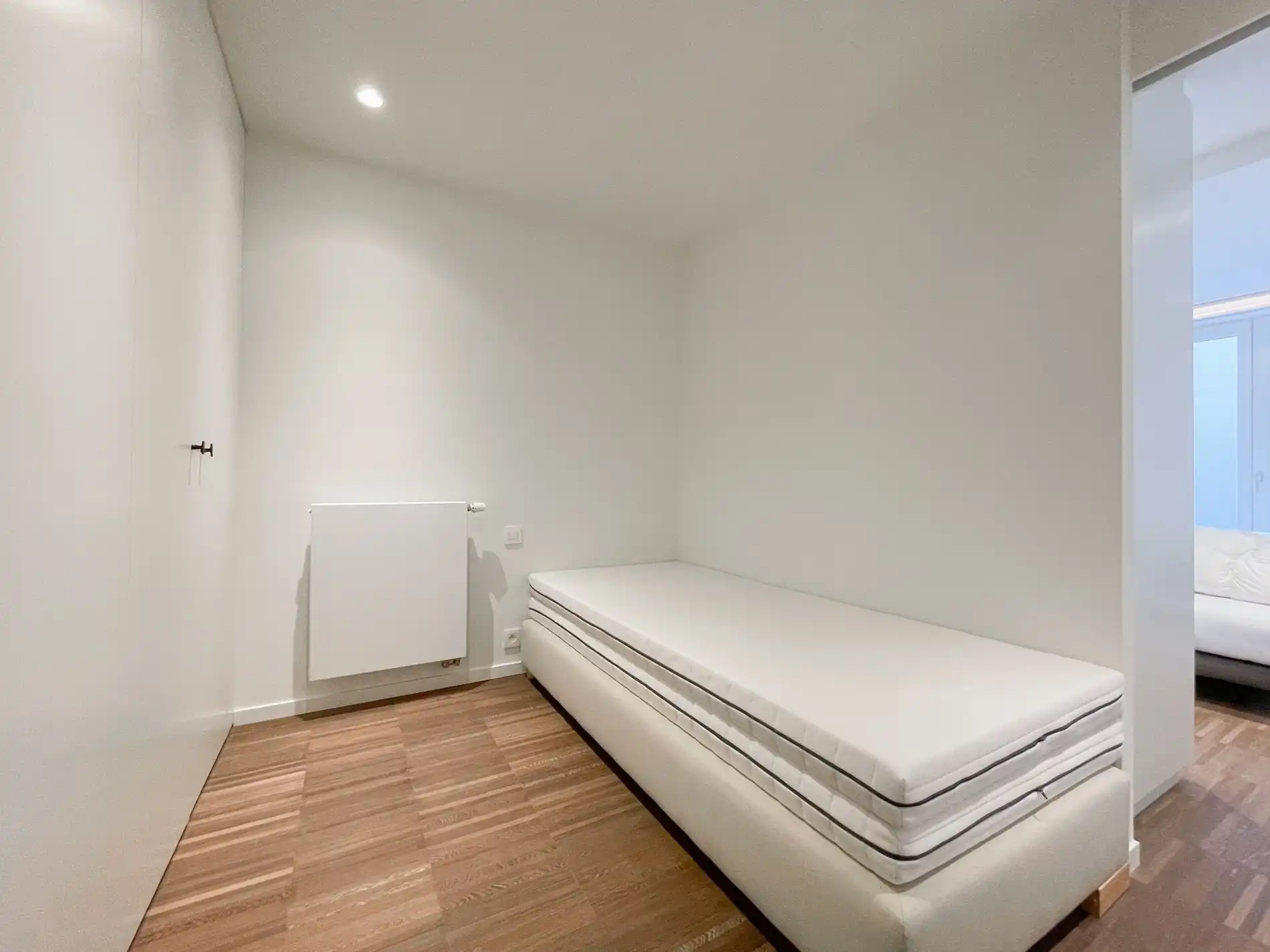 Stijlvol, instapklaar appartement met een ruim terras gelegen aan het Lichttorenplein op enkele passen van de zee. foto 16