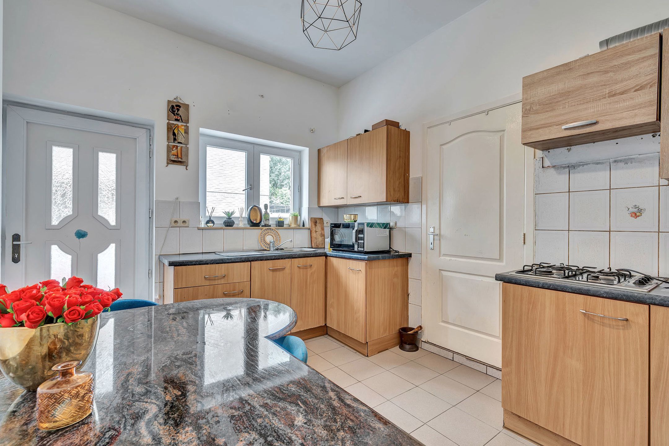 Te renoveren woning op strategische locatie foto 3