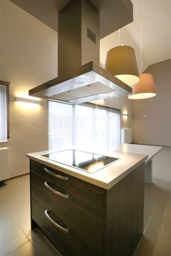 Fraaie loft met 3 slpk. en  twee autostaanplaatsen foto 6
