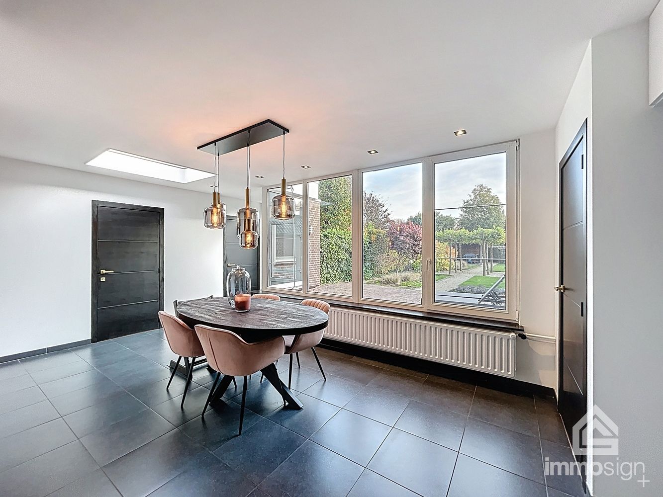 Modern gerenoveerde gezinswoning met authentieke elementen en een toffe uitstraling te Hamont-Achel! foto 3