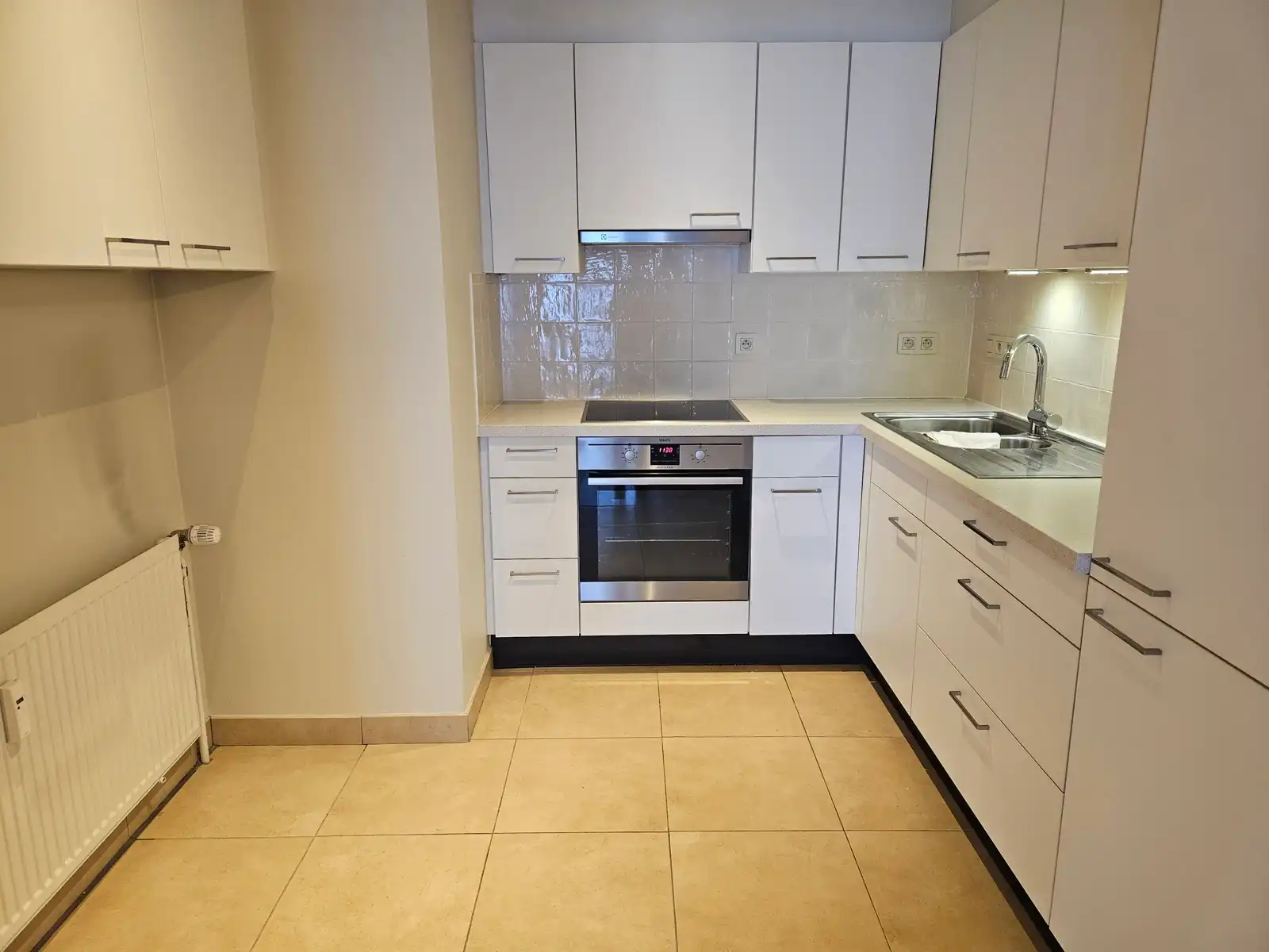 Instapklaar appartement met grote garage !! foto 4