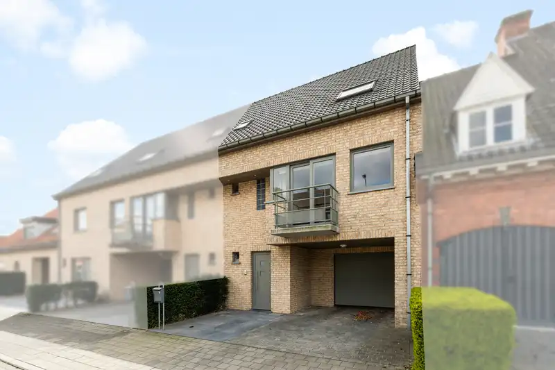 Roeselare - ruime woning te huur met 3 slaapkamers foto {{pictureIndex}}