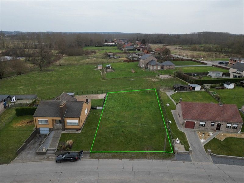 GOED GELEGEN BOUWGROND GESCHIKT VOOR OPEN BEBOUWING IN SINT-TRUIDEN foto {{pictureIndex}}