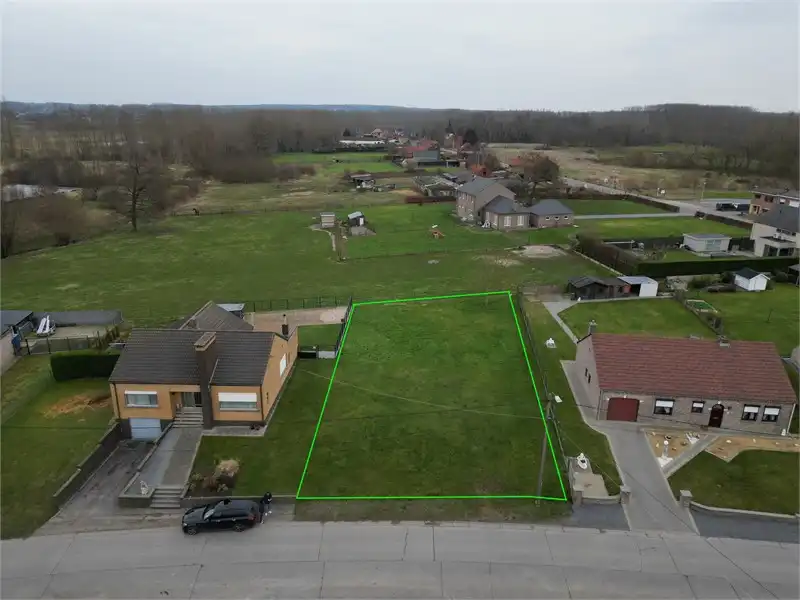 GOED GELEGEN BOUWGROND GESCHIKT VOOR OPEN BEBOUWING IN SINT-TRUIDEN foto {{pictureIndex}}