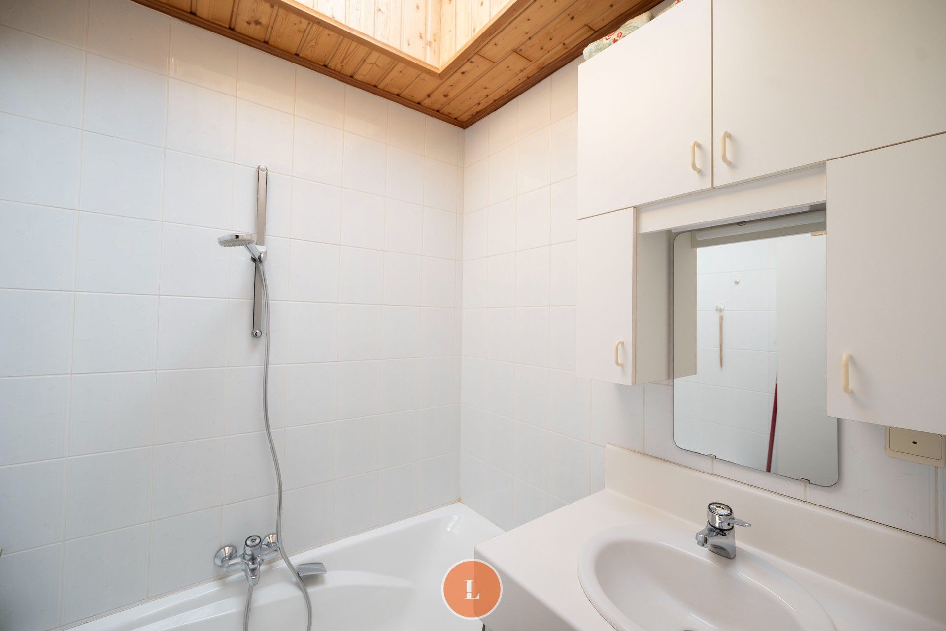 Te moderniseren goed onderhouden woning met tuin. foto 6