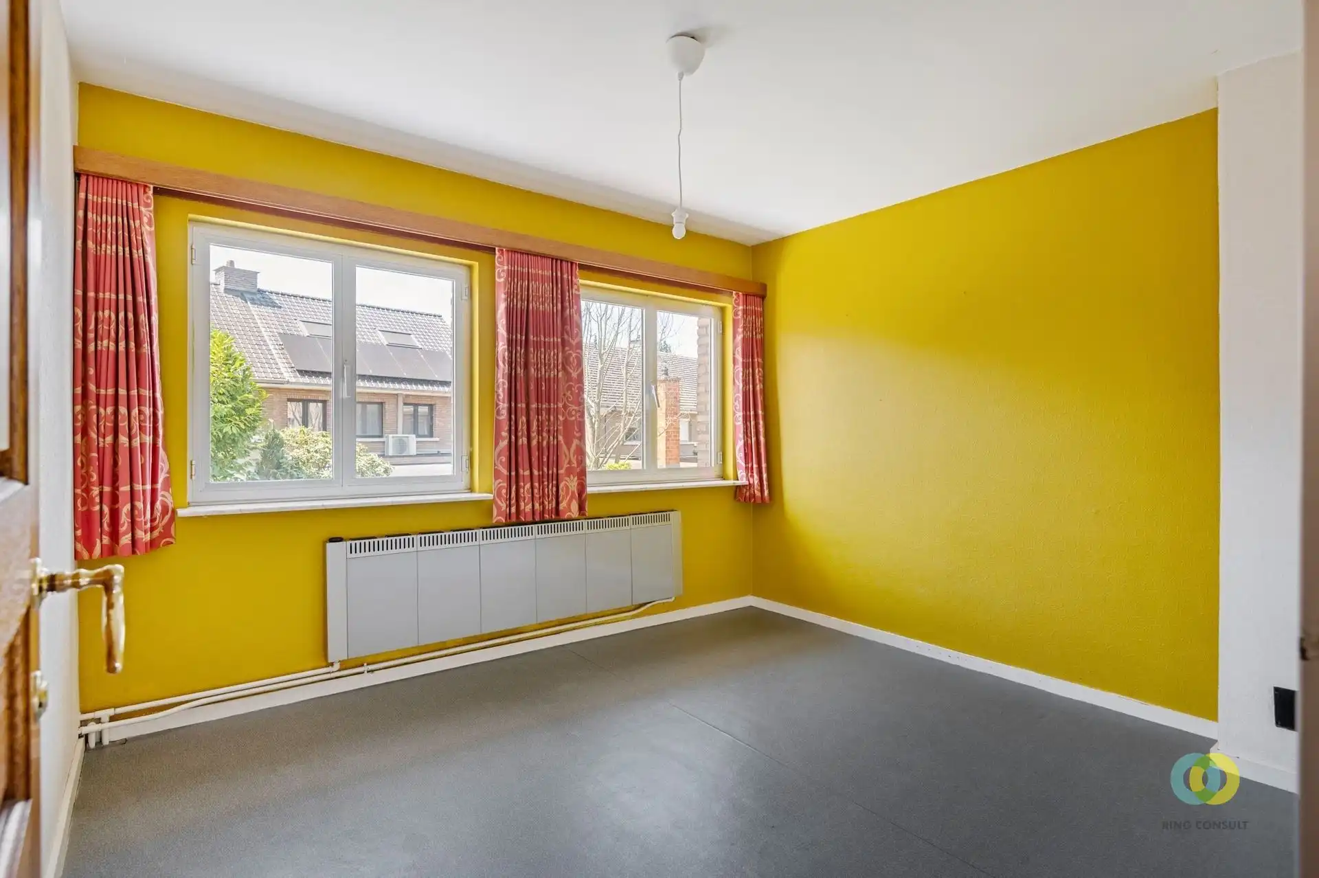 Verzorgde halfopen bebouwing met garage foto 12