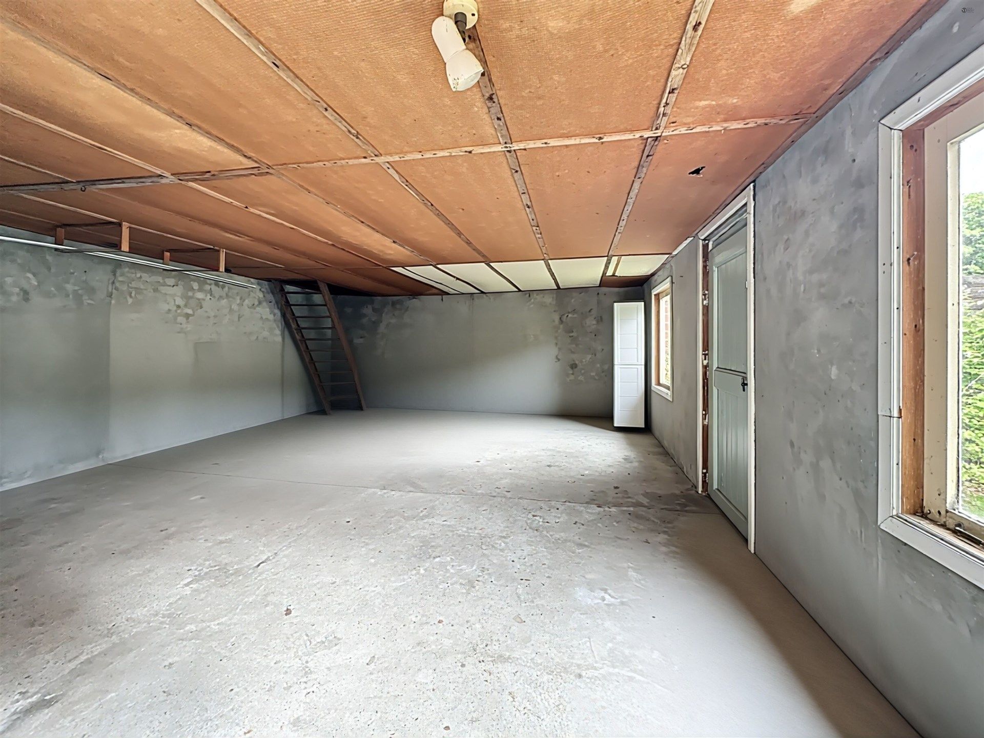 Ruime woning met 4 slp en bijgebouw (40m²) op perceel van 290m² foto 12
