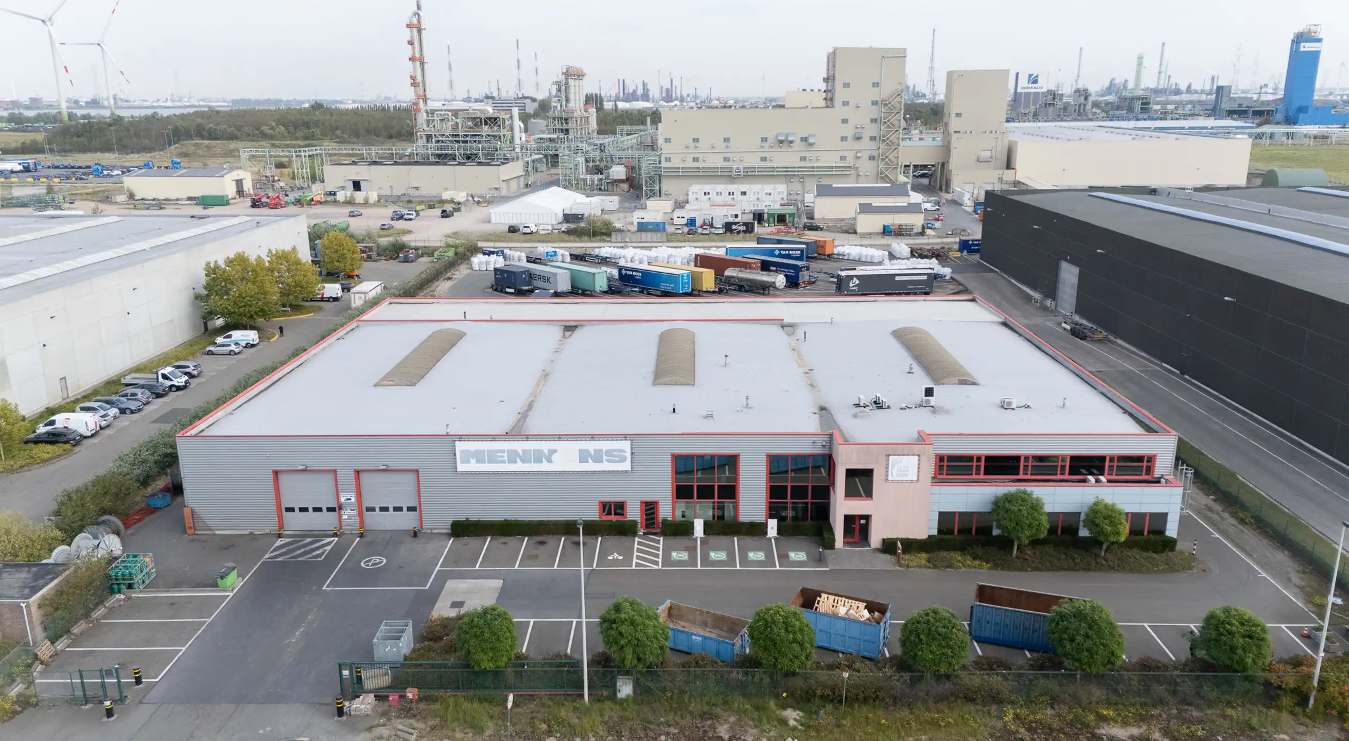 Strategisch gelegen gebouw te huur in de Haven van Antwerpen foto {{pictureIndex}}