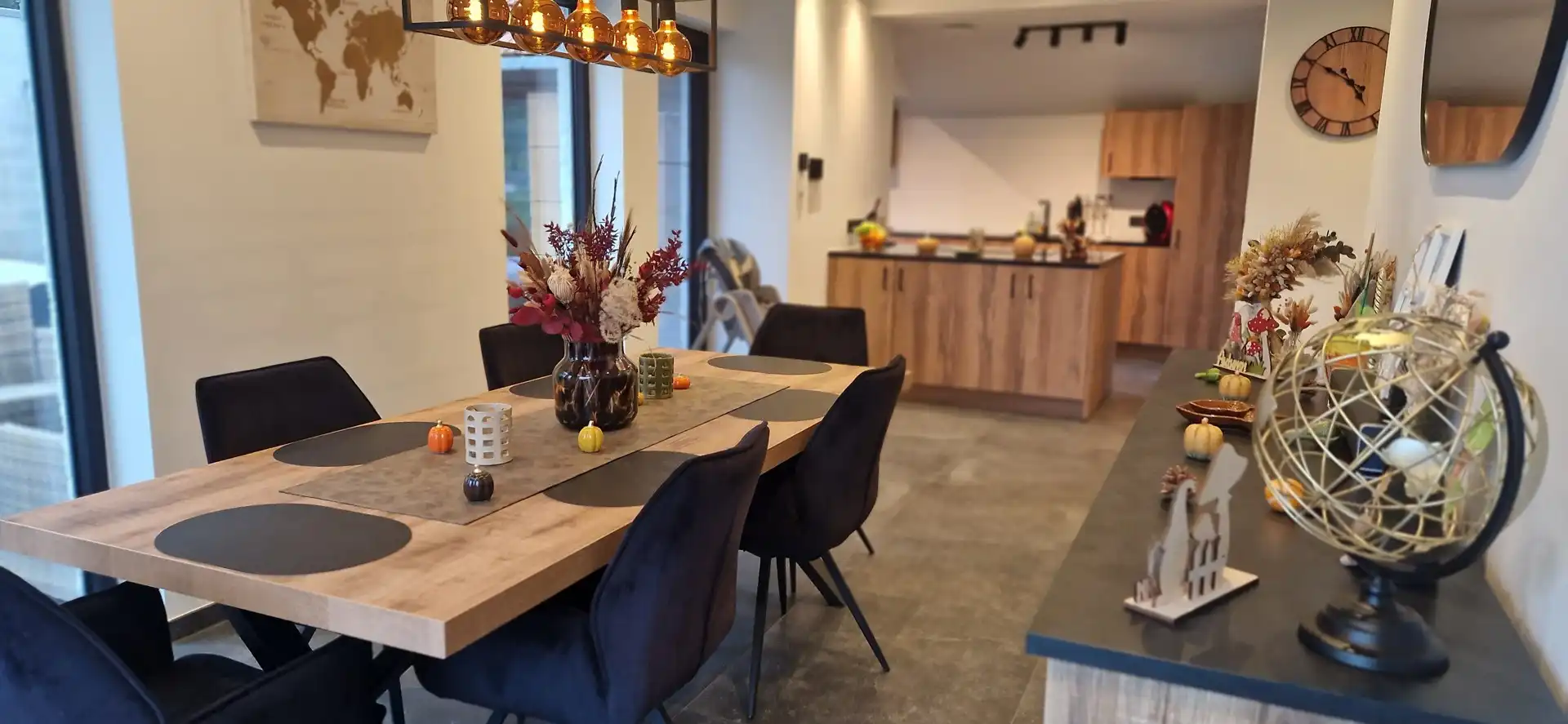 Prachtig  gerenoveerde en rustig gelegen EENGEZINSWONING (2024), bewoonbaar: 192m², met mooie leefruimten, 3 slaapkamers, garage 2 wagens en grote tuin op 14 are 54 ca. foto 13