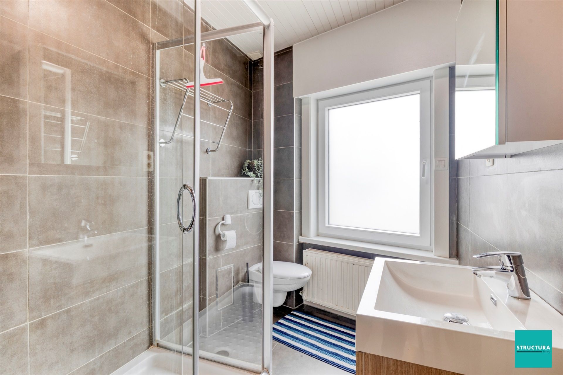 Ruime 4-SLK Woning in Denderhoutem, 235m² Woonopp. foto 15