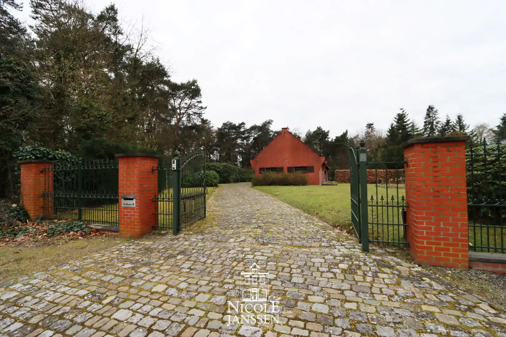 Degelijk gebouwd landhuis  foto 3