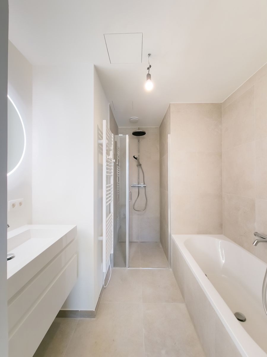 Ongemeubeld 1 slaapkamer app. met mooi terrras foto 9