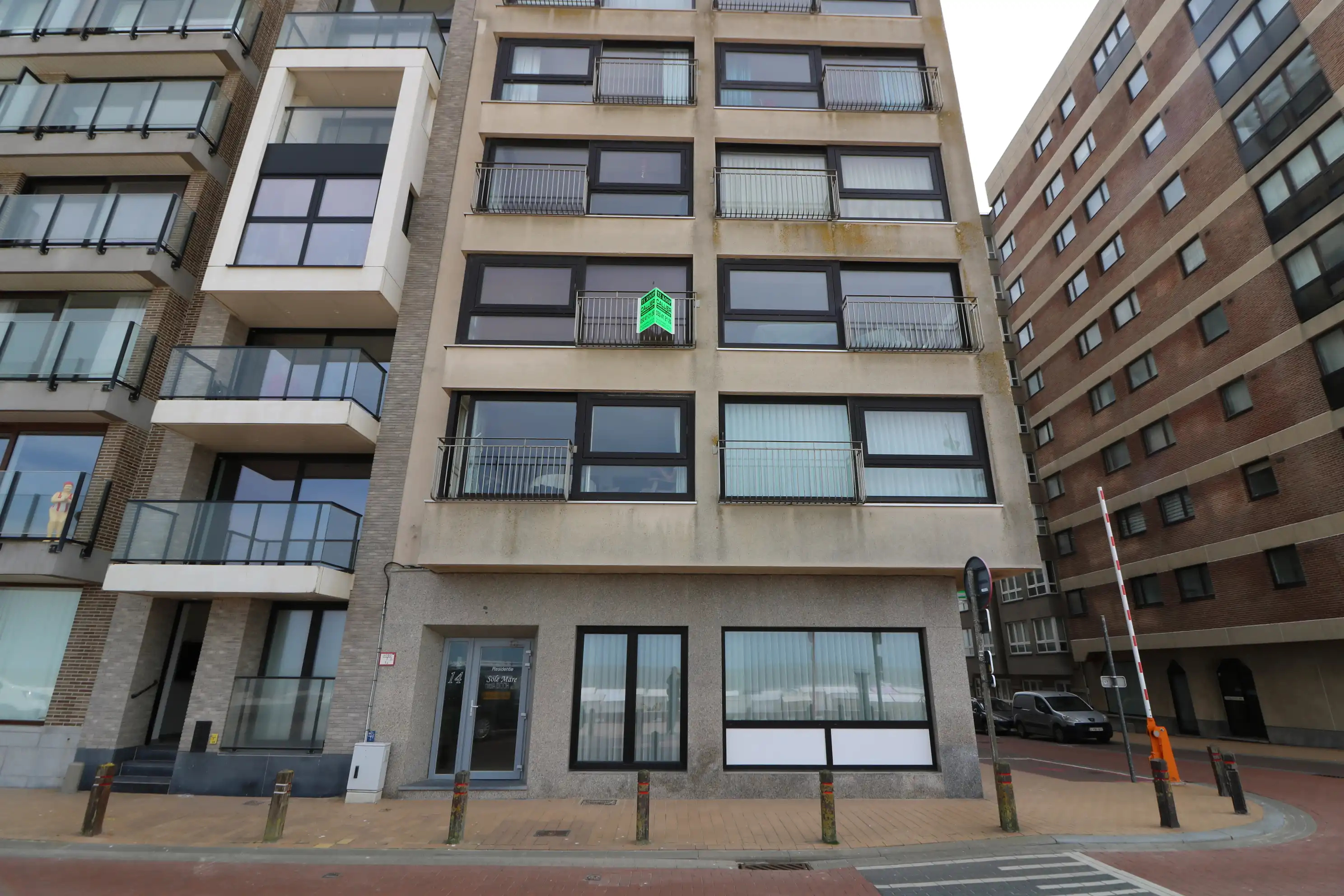 Instapklaar 2-slaapkamerappartement met zicht op zee.  foto 7