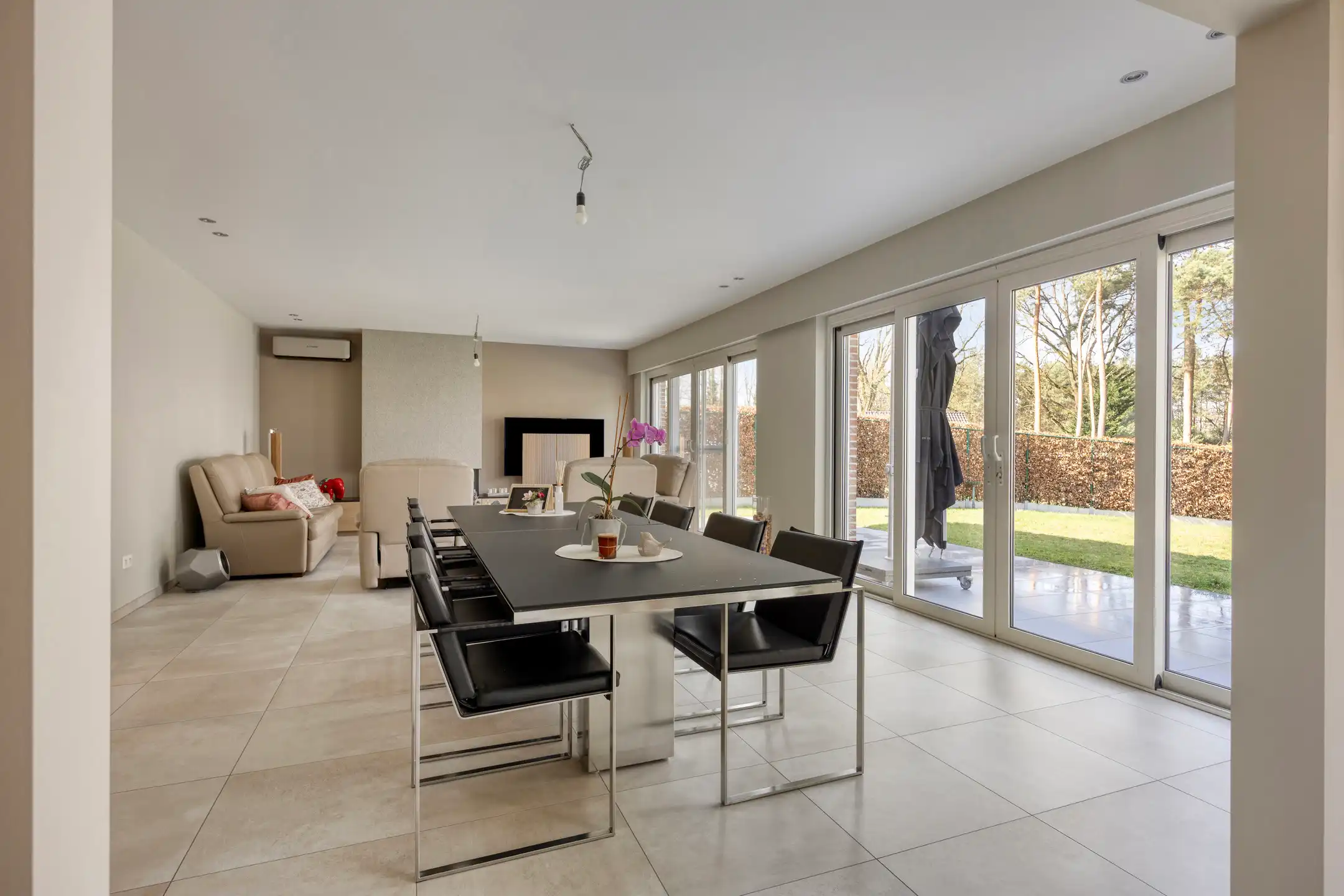 Vrijstaande, ruime villa (314m2) op een perceel van 30 are foto 7