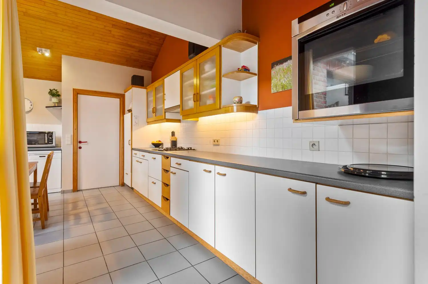 Super gezellige woning met prachtige ruime tuin en 3 slaapkamers te Hoevenen! foto 9