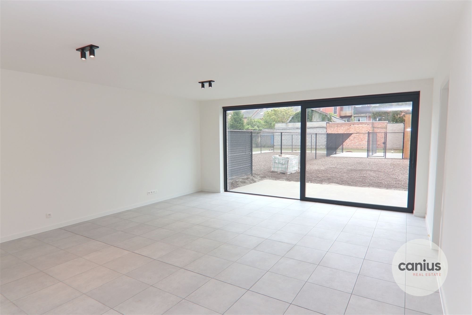 GESCHILDERD NIEUWBOUWAPP. IN HARTJE HASSELT MET 3 SLKS + TERRAS, TUIN & PARKING foto 5