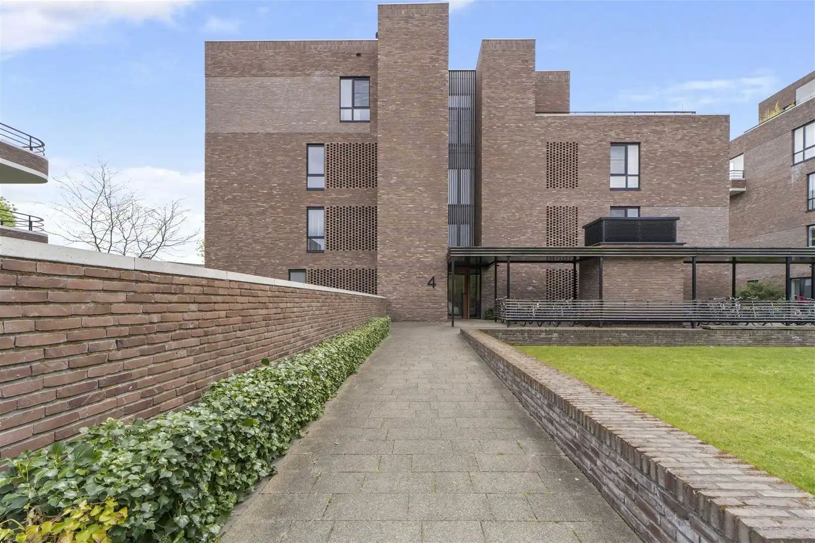 TE KOOP: Stijlvol appartement met zuidgericht terras én kanaalzicht in Hasselt! foto 16