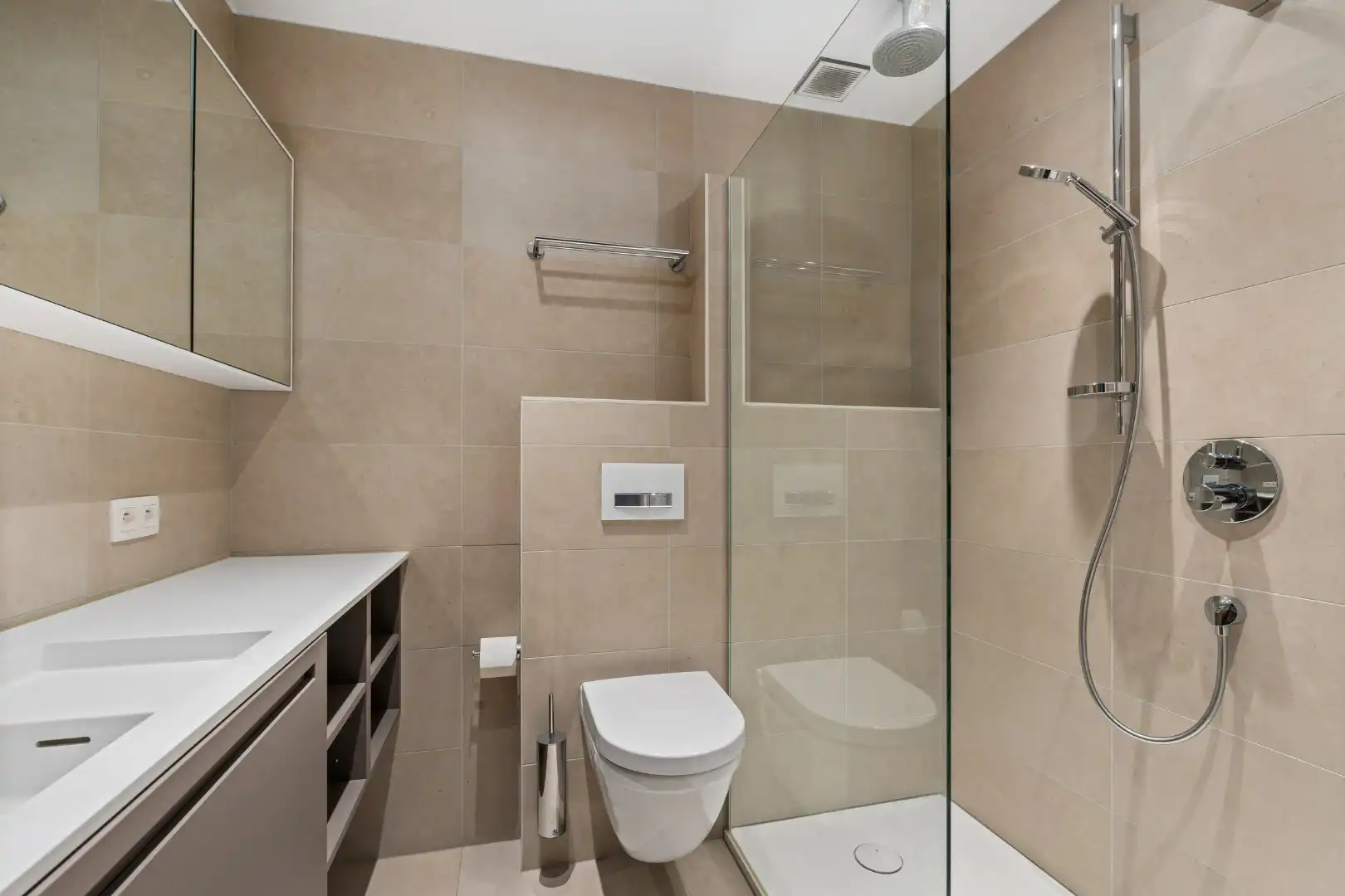 Ruim appartement met panoramisch zeezicht op de Zeedijk Albertstrand foto 9
