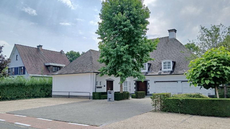 Tijdloze villa van 506m² met bureel-praktijkruimte 50m² met aparte inkomhal op 21 are met openluchtzwembad foto 22