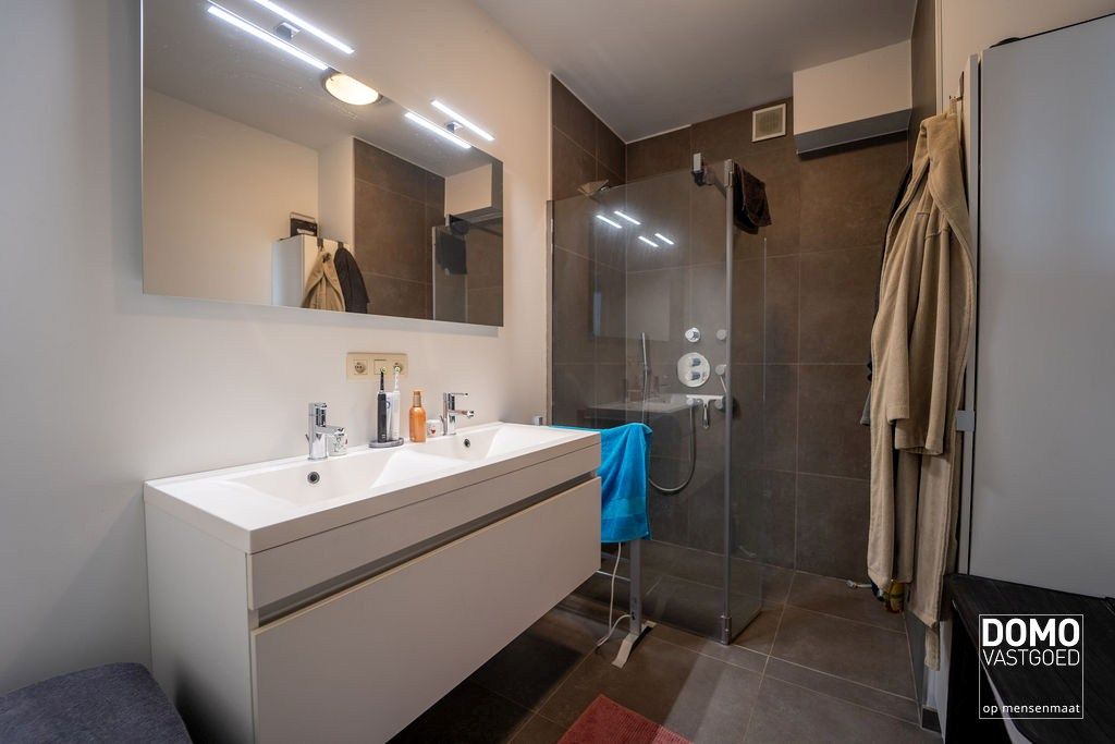 RUIM GELIJKVLOERS APPARTEMENT MET 2 SLAAPKAMERS, TERRAS EN PARKEERGELEGENHEID TE HASSELT (SINT-LAMBRECHTS-HERK) foto 12