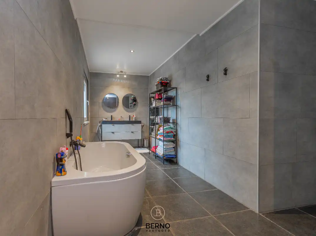Recent gerenoveerde landelijke woning met uitzonderlijke tuin op 1.856 m² foto 9