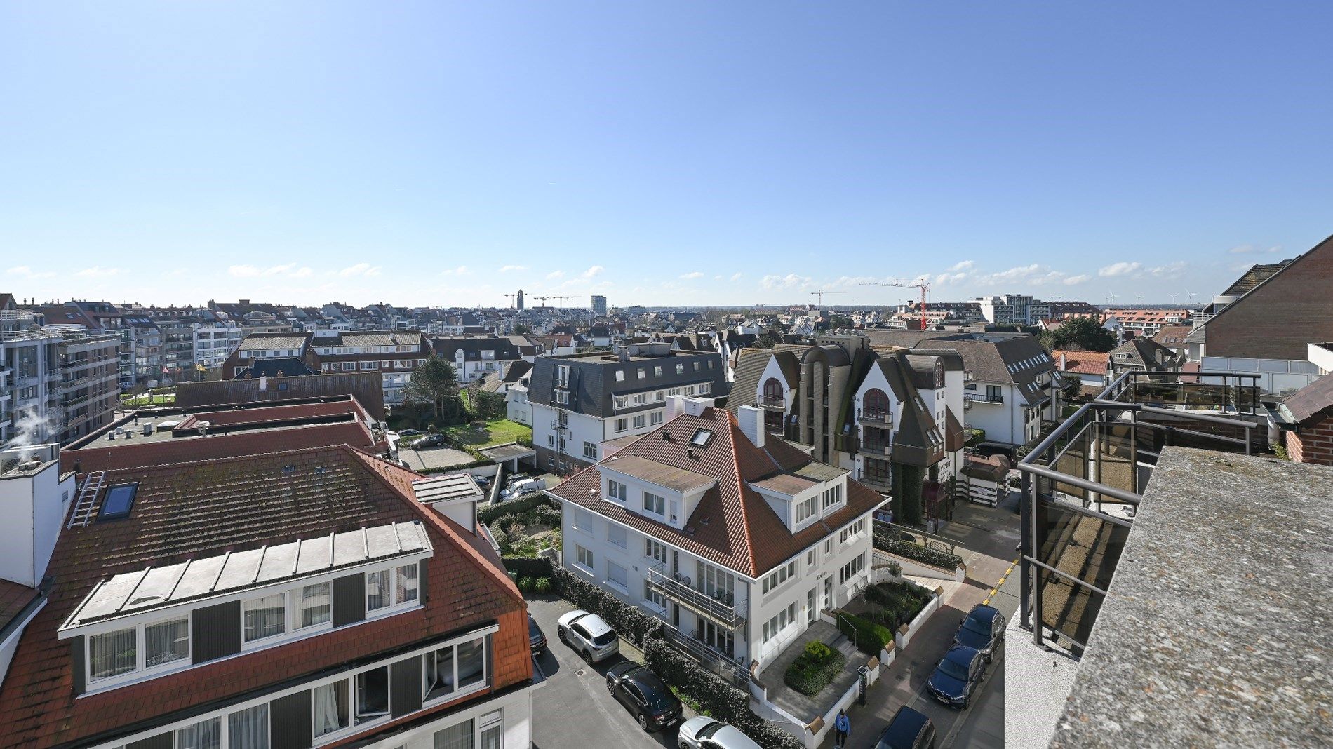 Ongemeubelde penthouse met groot zonneterras met panoramisch zicht over de villa's.  foto 22
