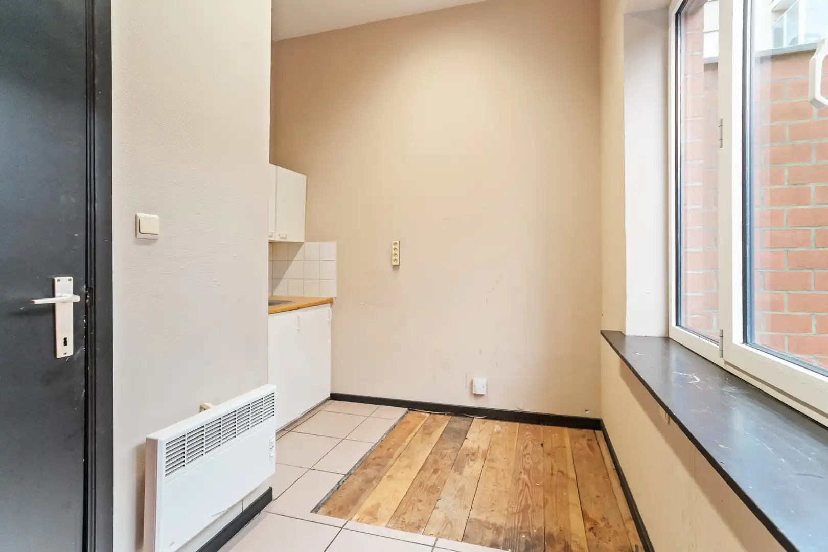 Verhuurd handelspand met parkeermogelijkheid te centrum Roeselare! foto 11