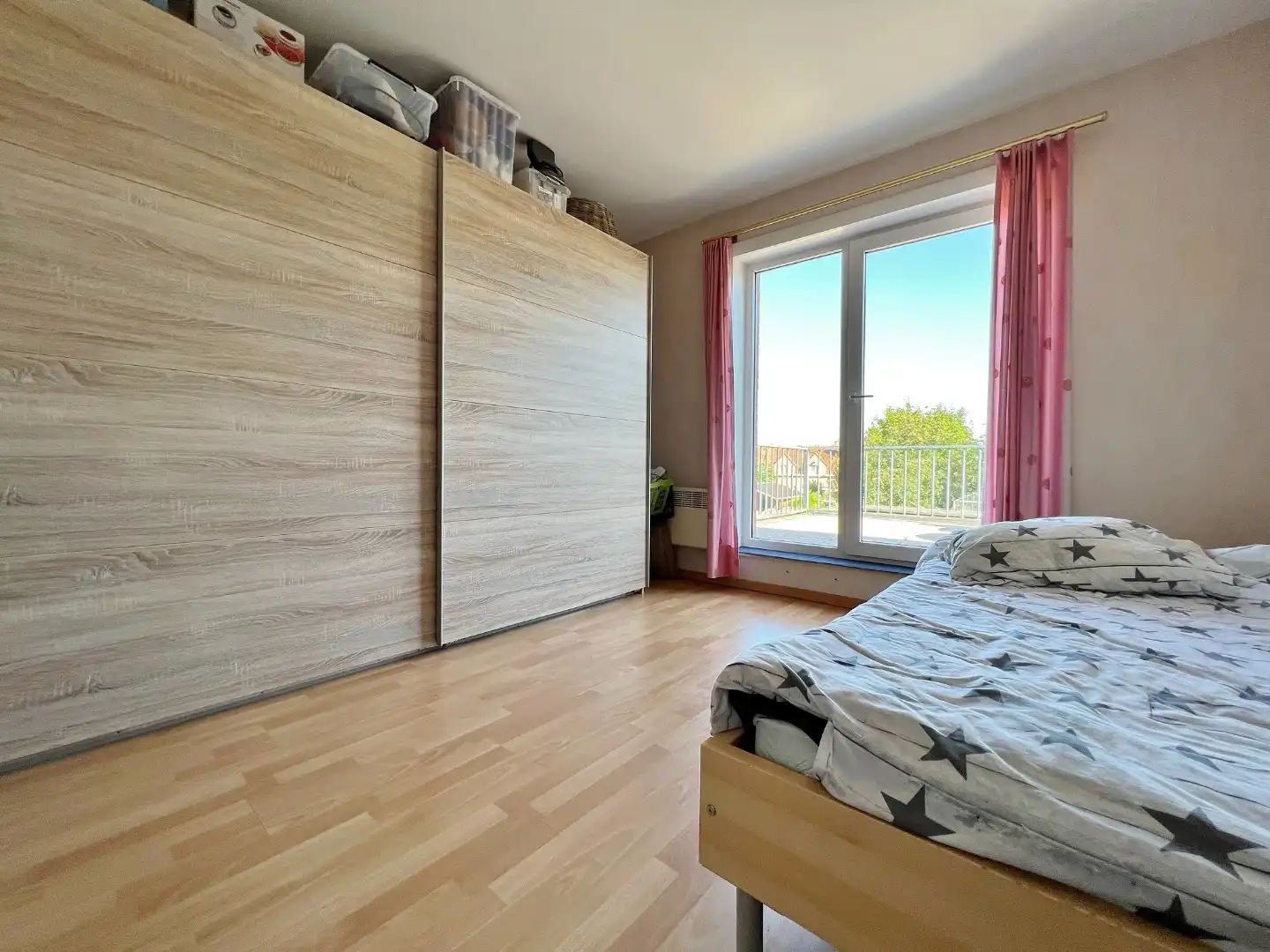 Rustig en tevens centraal gelegen appartement met ruim terras en garage.  foto 9