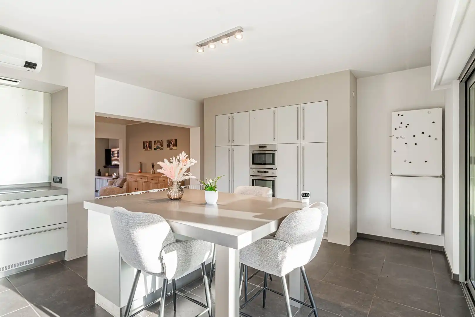 Charmante gerenoveerde eengezinswoning met rustgevende tuin foto 9