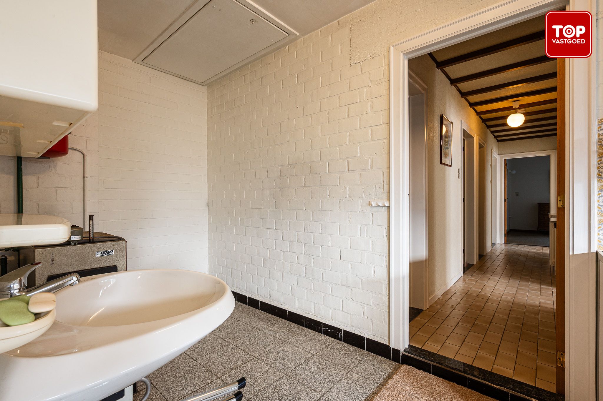 Open bebouwing met karakter en potentieel – 3 slaapkamers en ruime tuin. foto 24