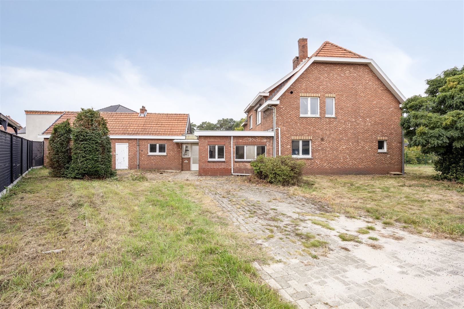 TE KOOP: Te renoveren woning met centrale ligging te Paal!  foto 20