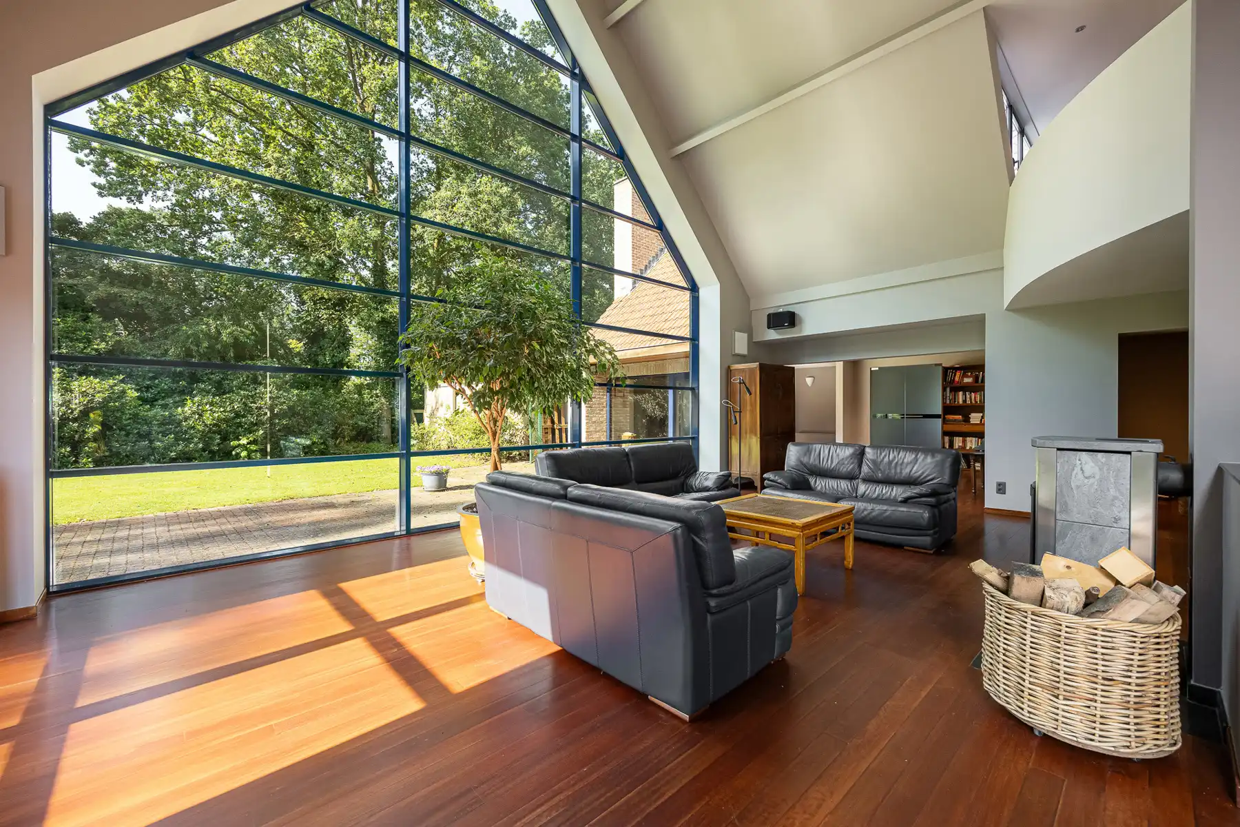 Ruime villa op 2.715 m² in een rustige en groene omgeving foto 7