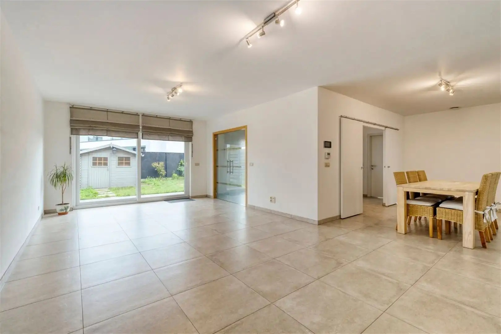 Uitzonderlijk ruime en toekomstgerichte woning met een indrukwekkende 358m² bewoonbare opp. EPC-label A. Residentiële woonwijk met winkels, scholen, horeca en andere voorzieningen vlakbij. foto 7