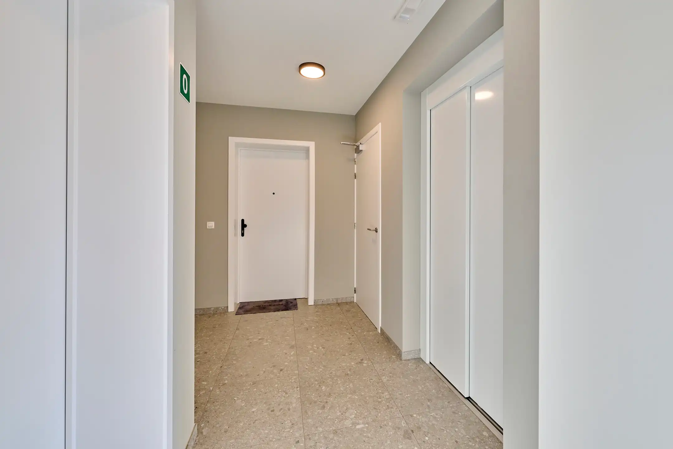 INSTAPKLAAR GELIJKVLOERS 1 SLAAPKAMER APPARTEMENT foto 11