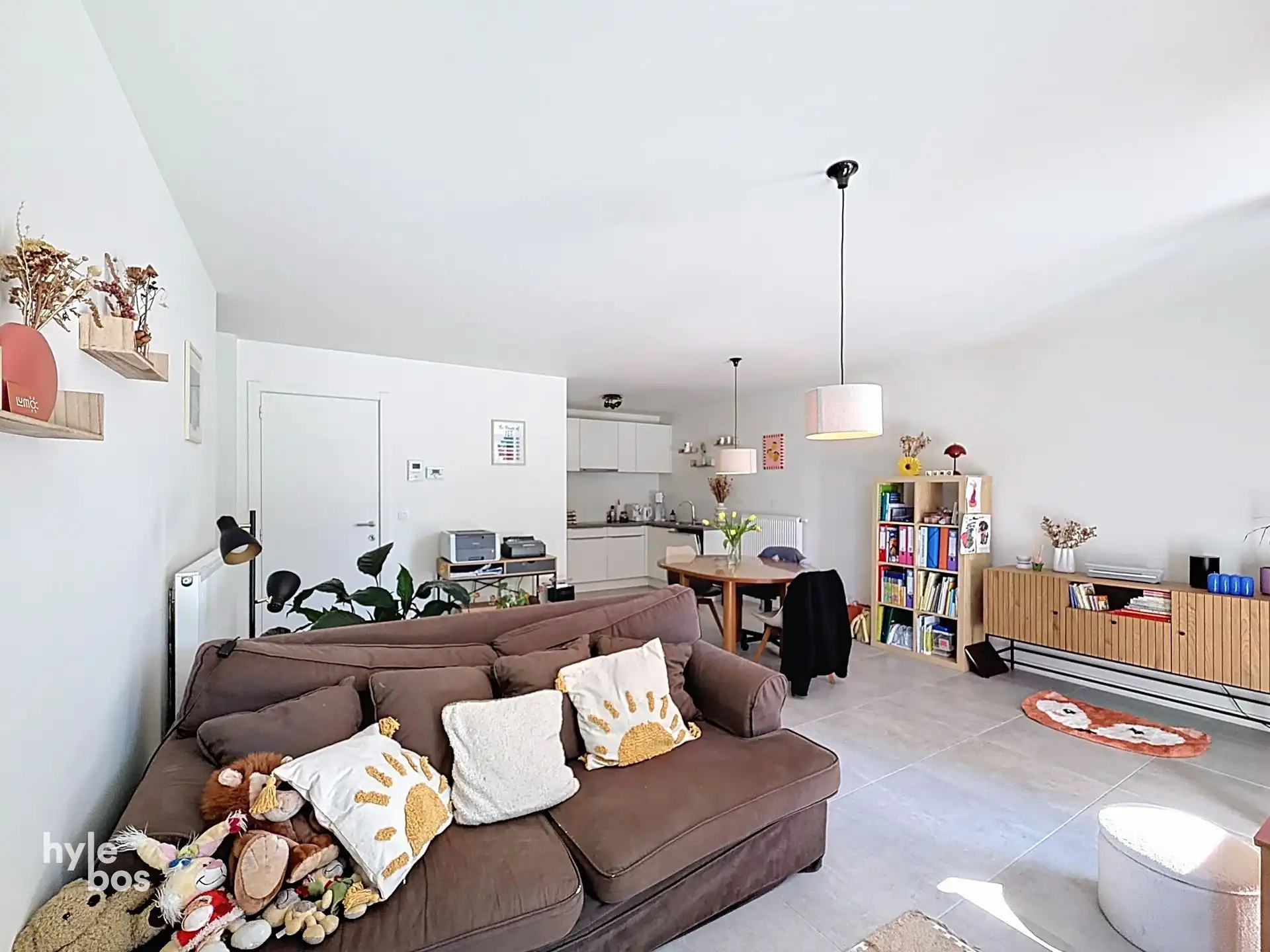 Modern gelijkvloers appartement met terras en parking foto 6