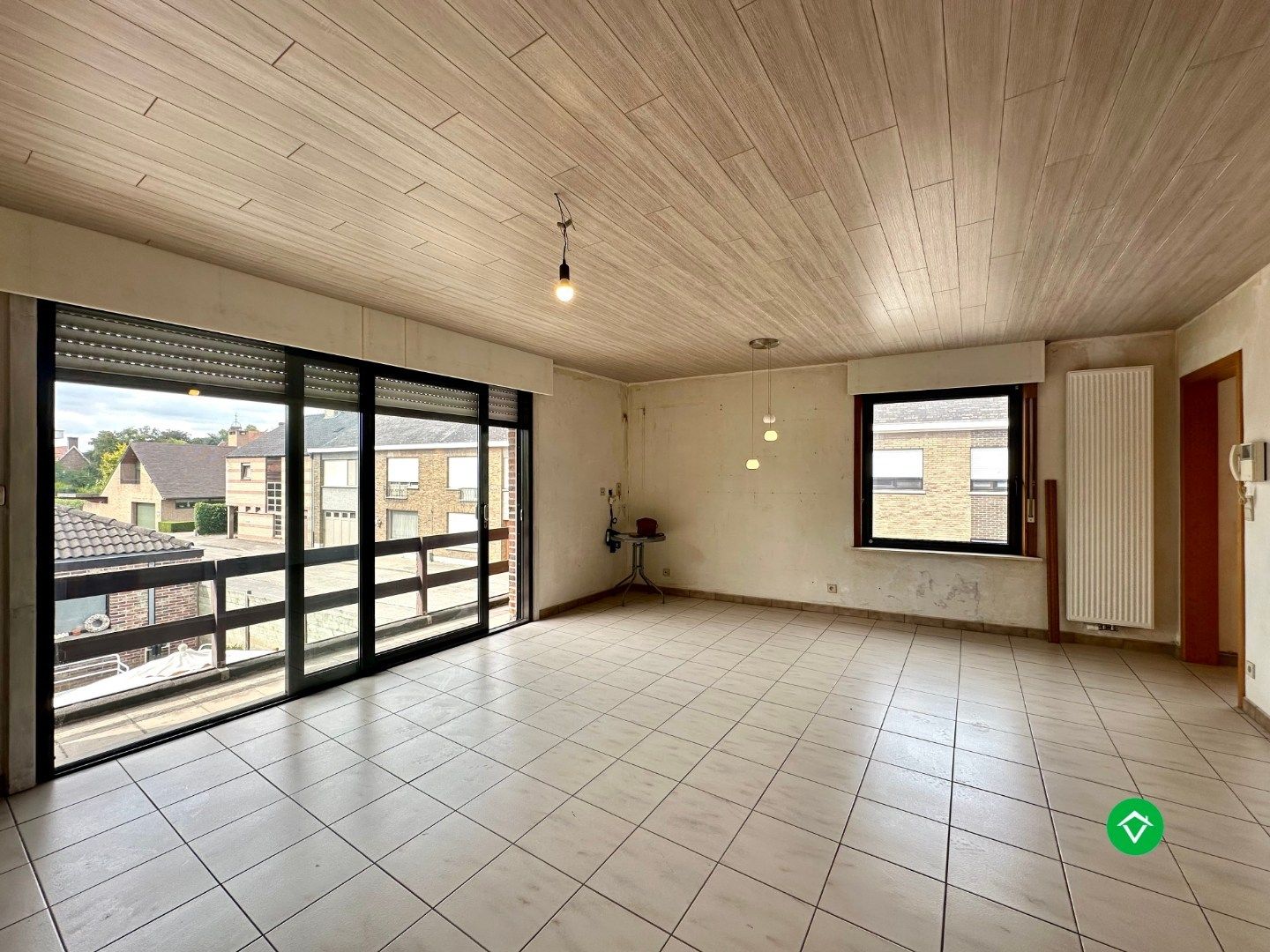 Ruim duplexappartement met terras en garage nabij centrum Roeselare foto 2