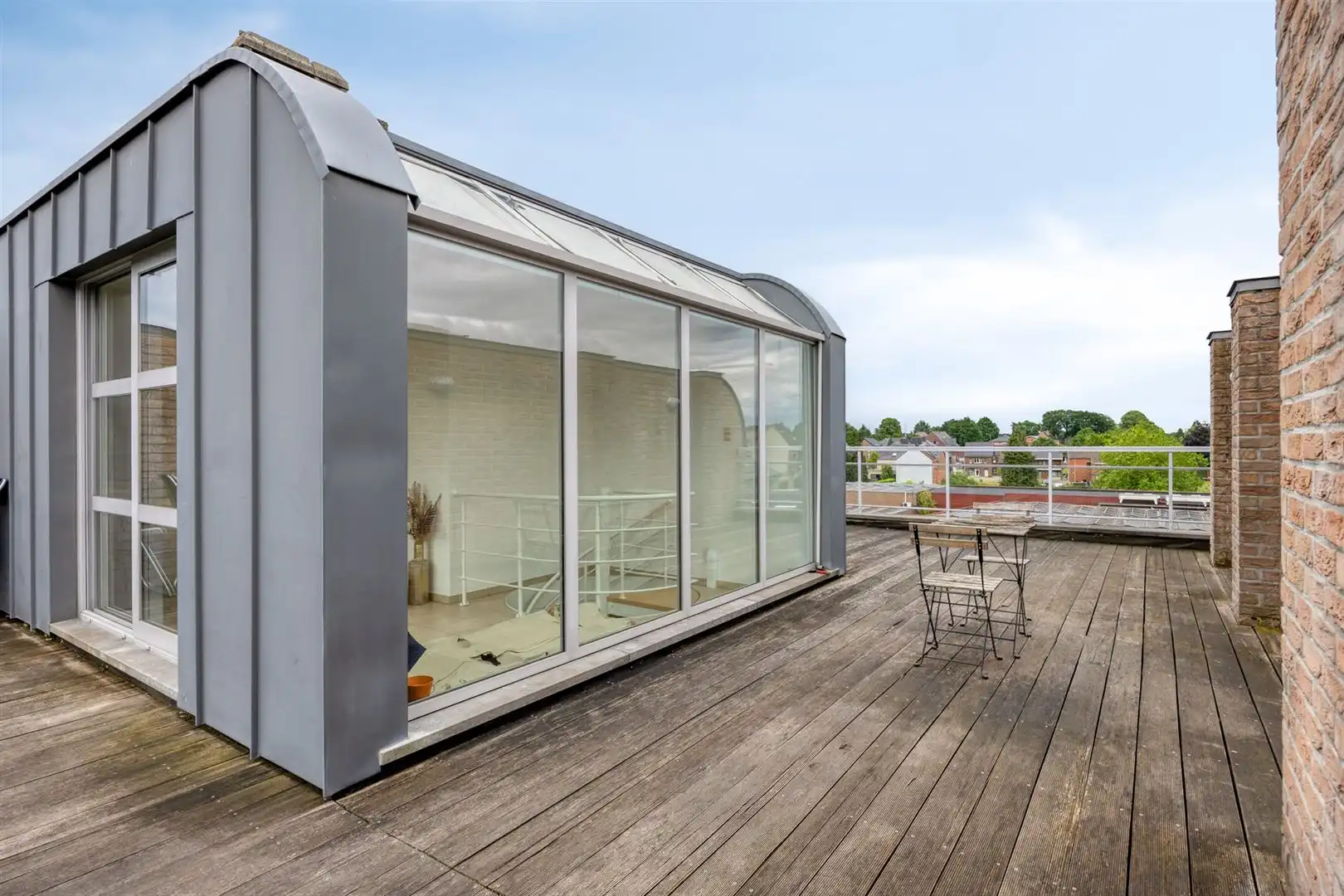 TE KOOP: Instapklaar duplexappartement met 3 slaapkamers en prachtig terras in hartje Zolder! foto 24