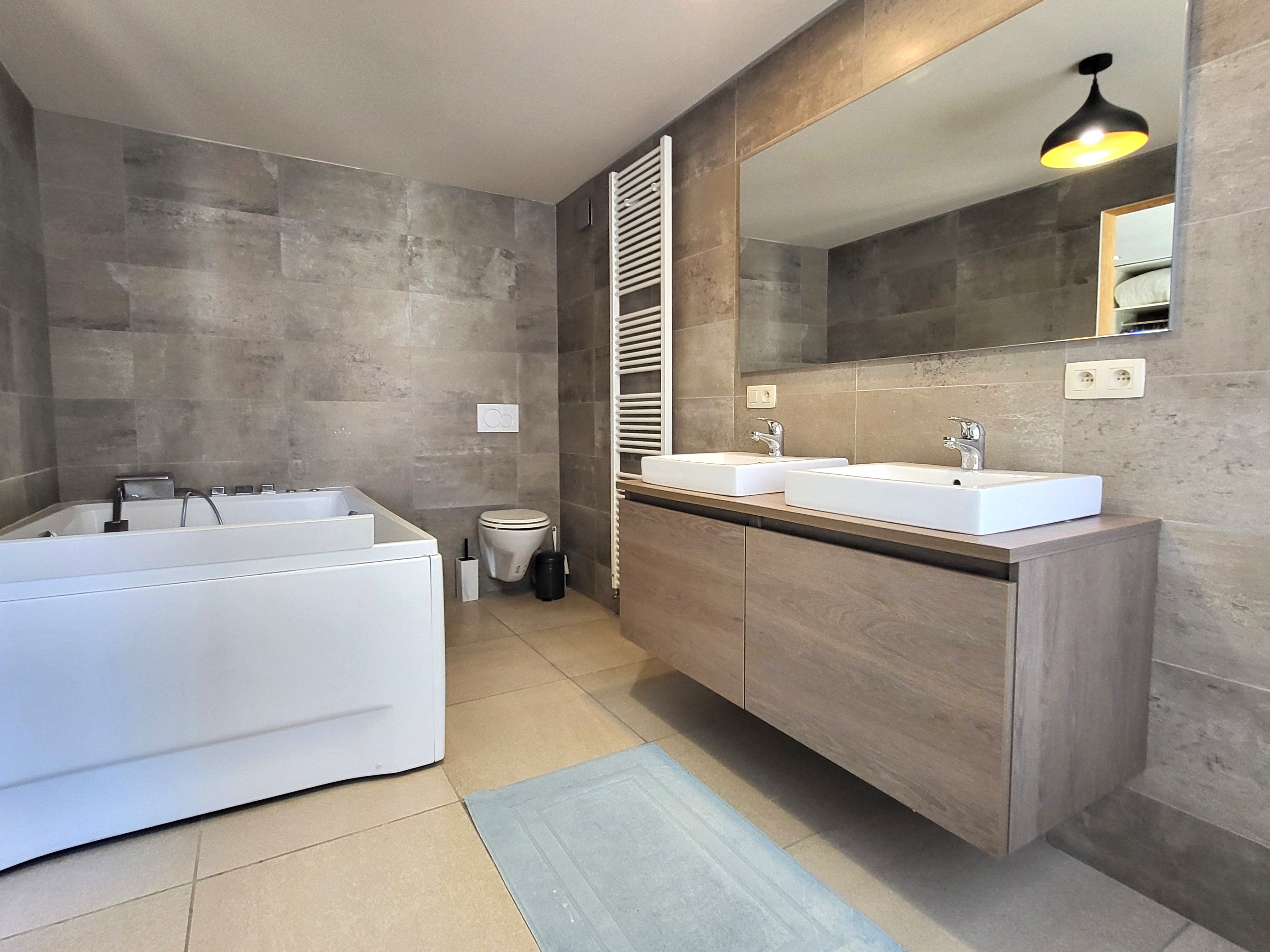 Prachtig gerenoveerde woning en bijgebouw op 571m² met commerciële doeleinden.  foto 21