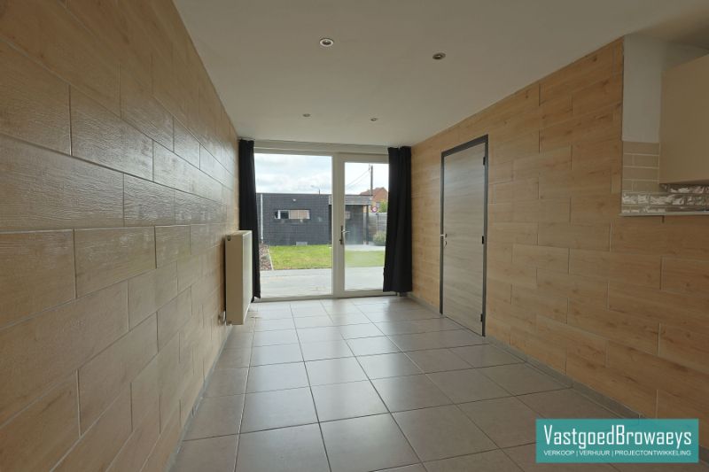 Instapklare woning met 4 slaapkamers, tuin & garage foto 9