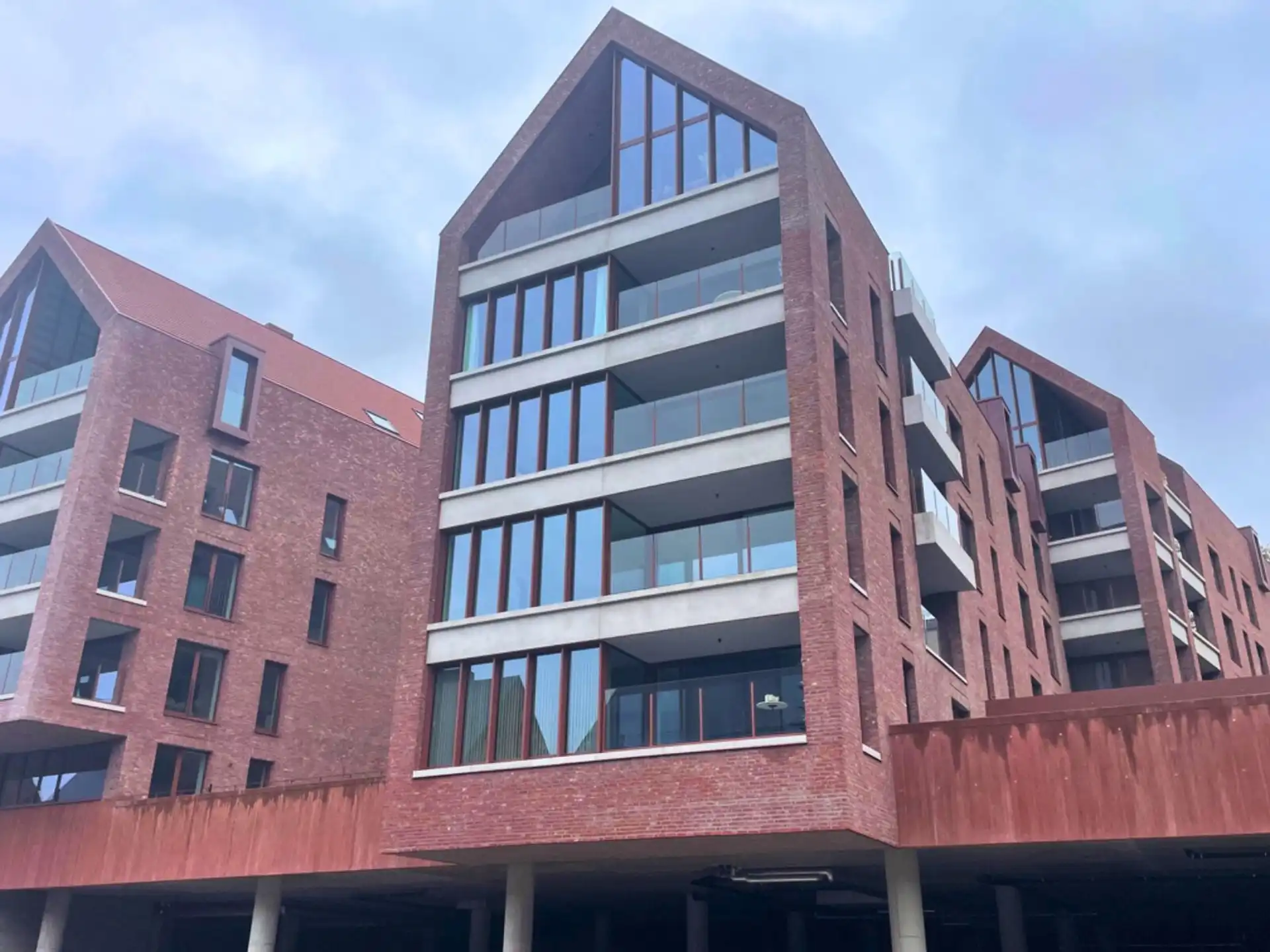 Luxueus appartement op uitstekende locatie  foto {{pictureIndex}}