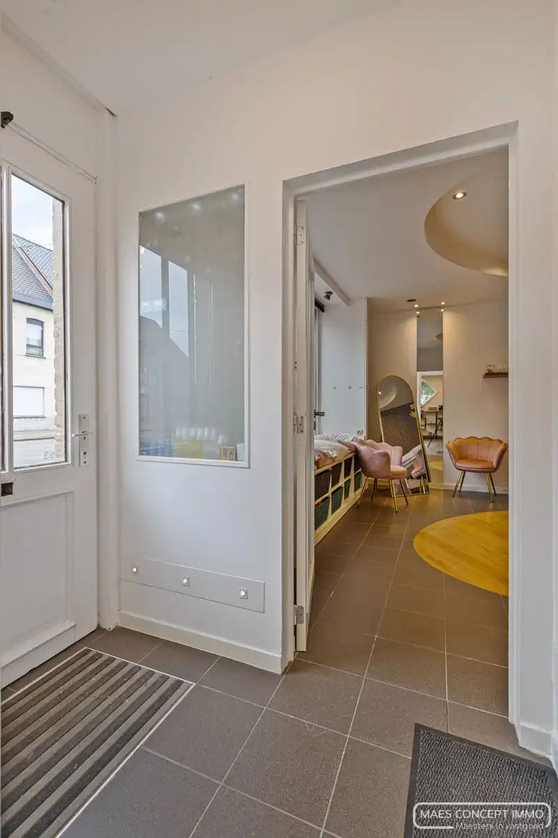 Te koop handelspand met appartement boven in centrum Desselgem foto 5