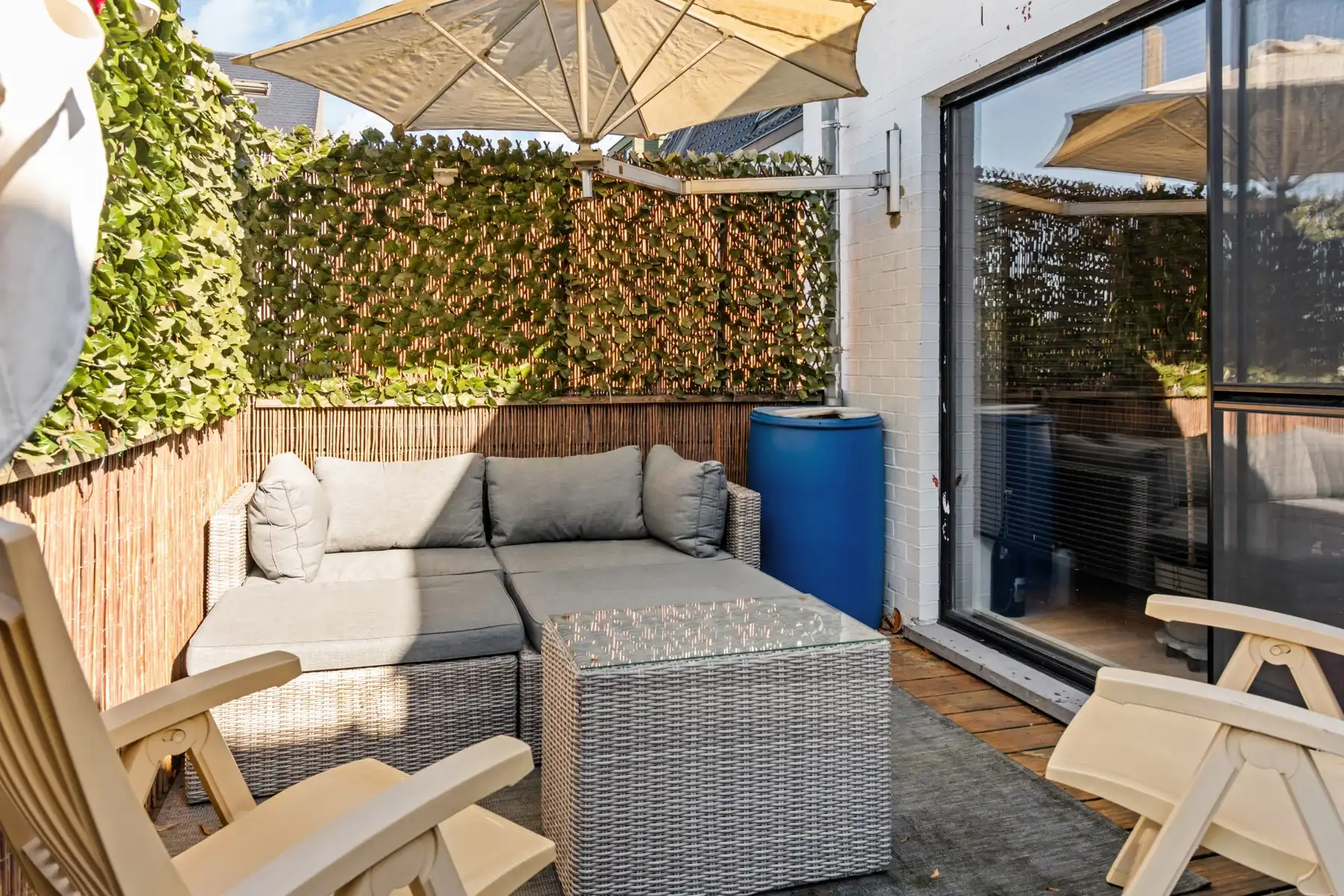 Ruime duplex met zonnig terras en garage/loods foto 5