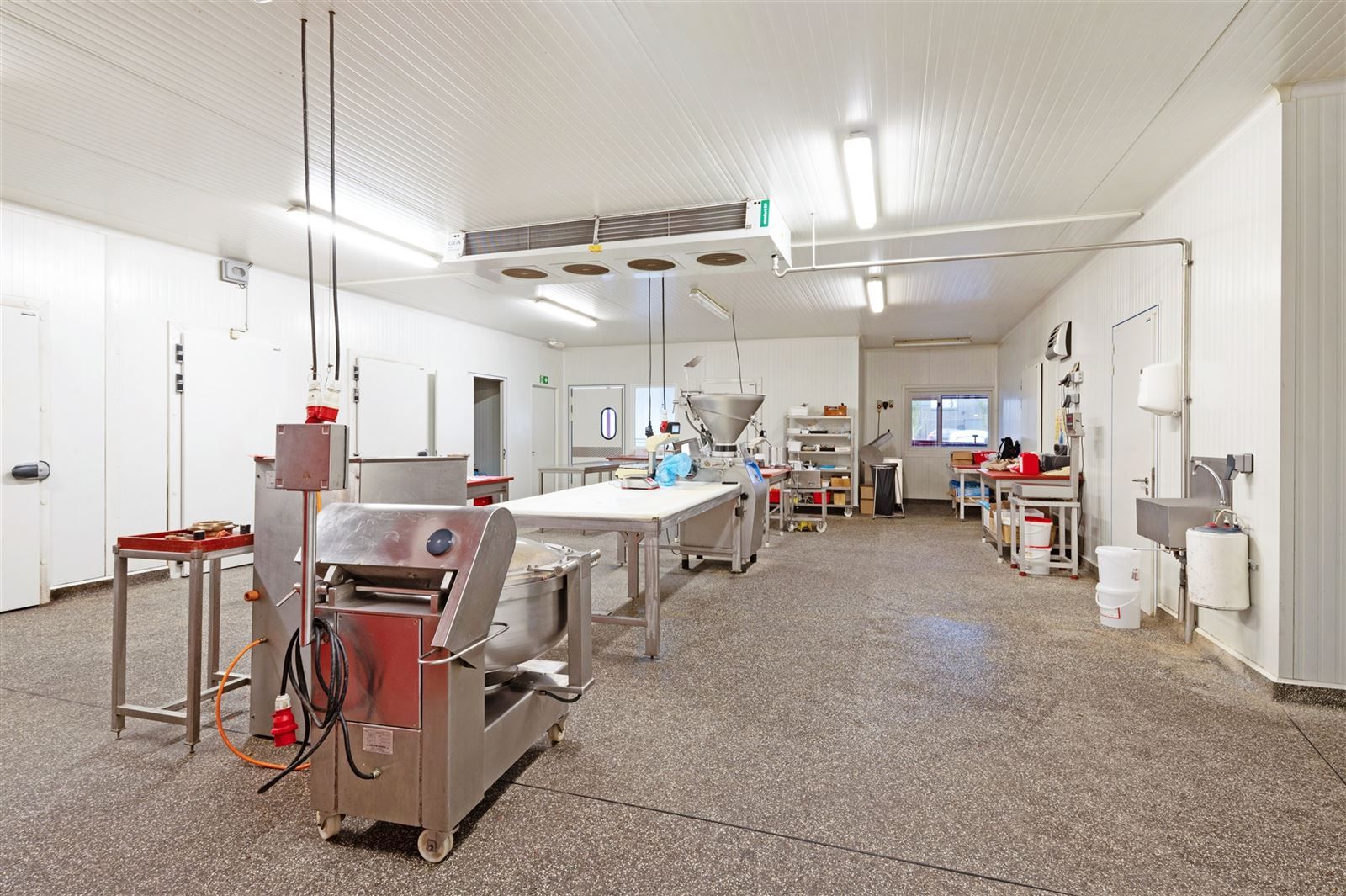 Industrieel gebouw + villa foto 5