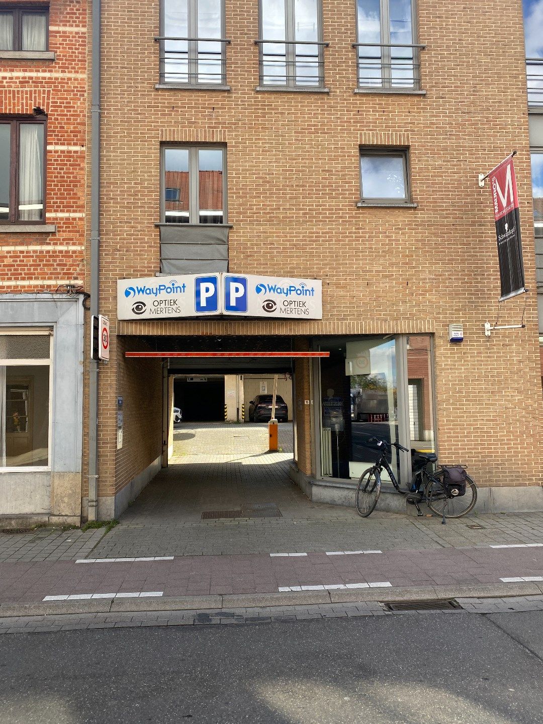 Goed gelegen handelspand met parking op zichtlocatie in Kessel-Lo foto 22