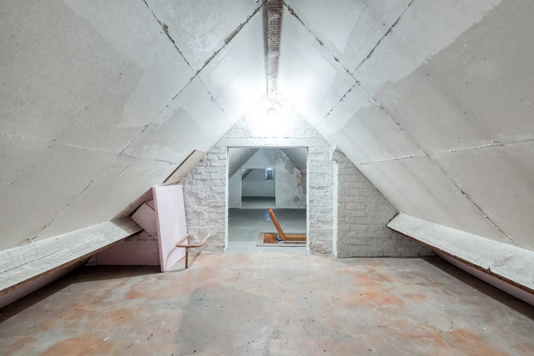 Landelijke woning met bouwgrond, bijgebouw en weideland foto 14