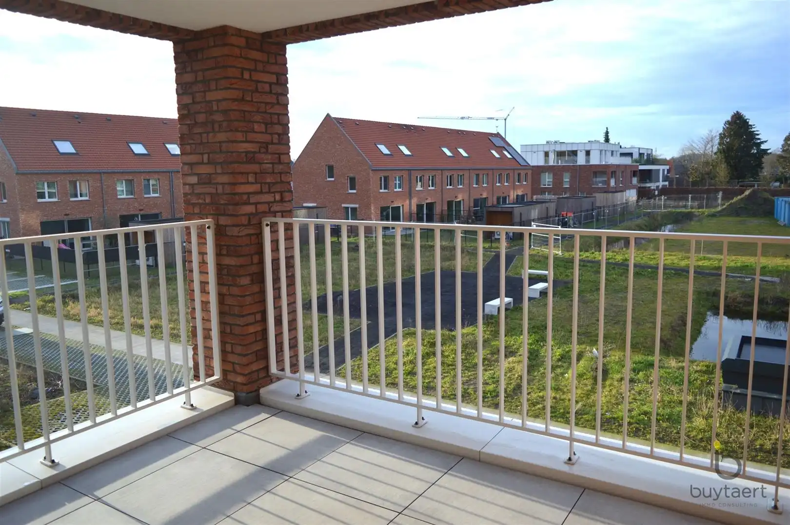 Nieuwbouw appartement met ruim terras en parking te Zoersel. foto 16