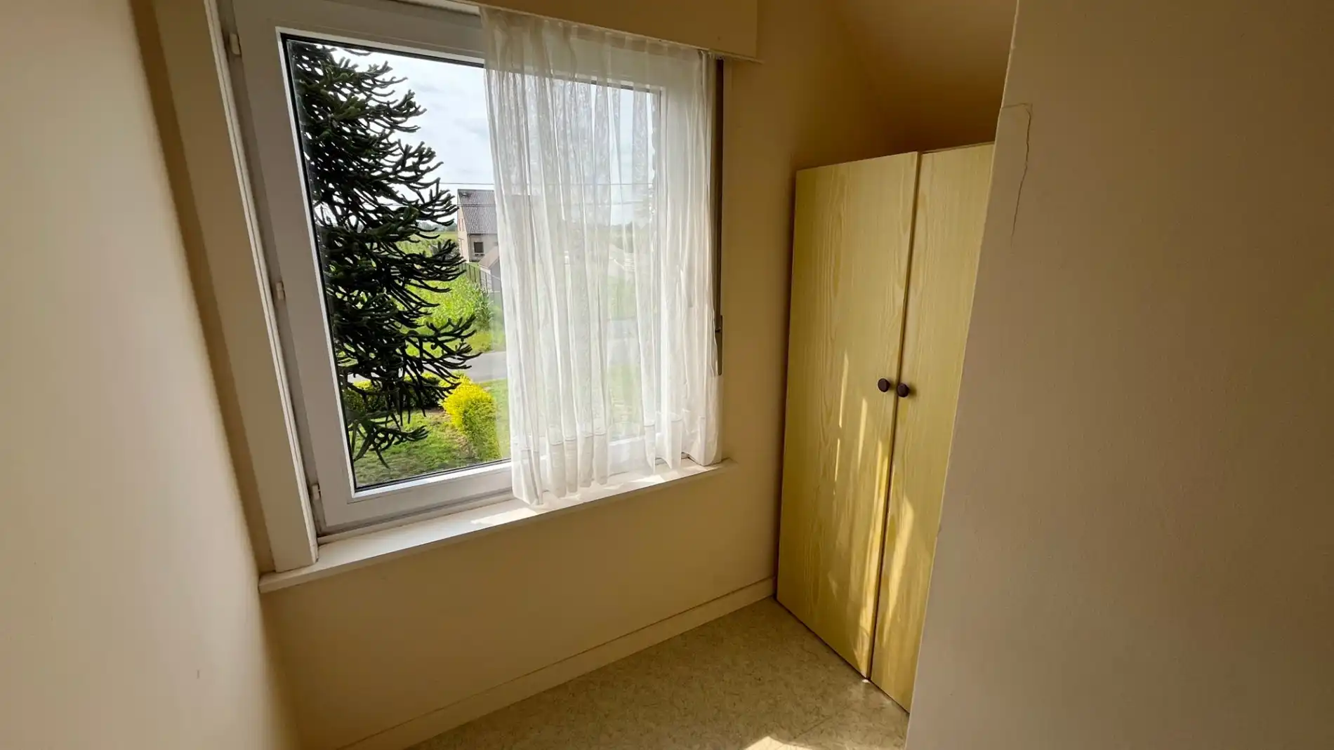 Ruime woning met een grote tuin foto 17