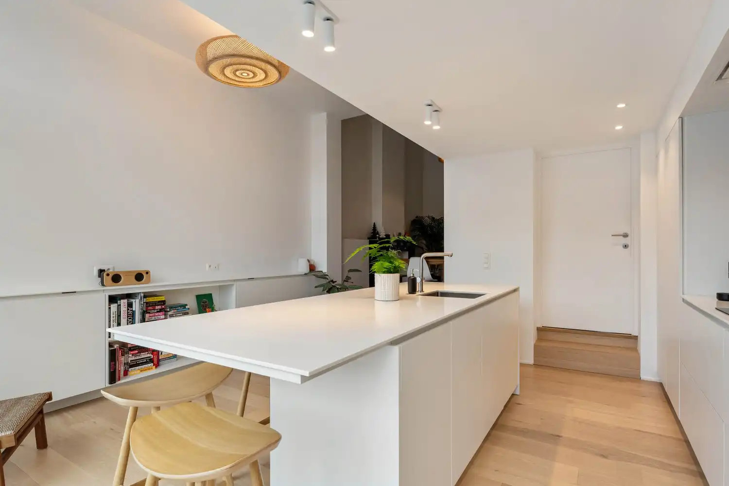 Prachtig gerenoveerd en energiezuinig herenhuis met 5 slaapkamers, 2 badkamers en een tuin op een toplocatie nabij het station van Leuven! foto 7