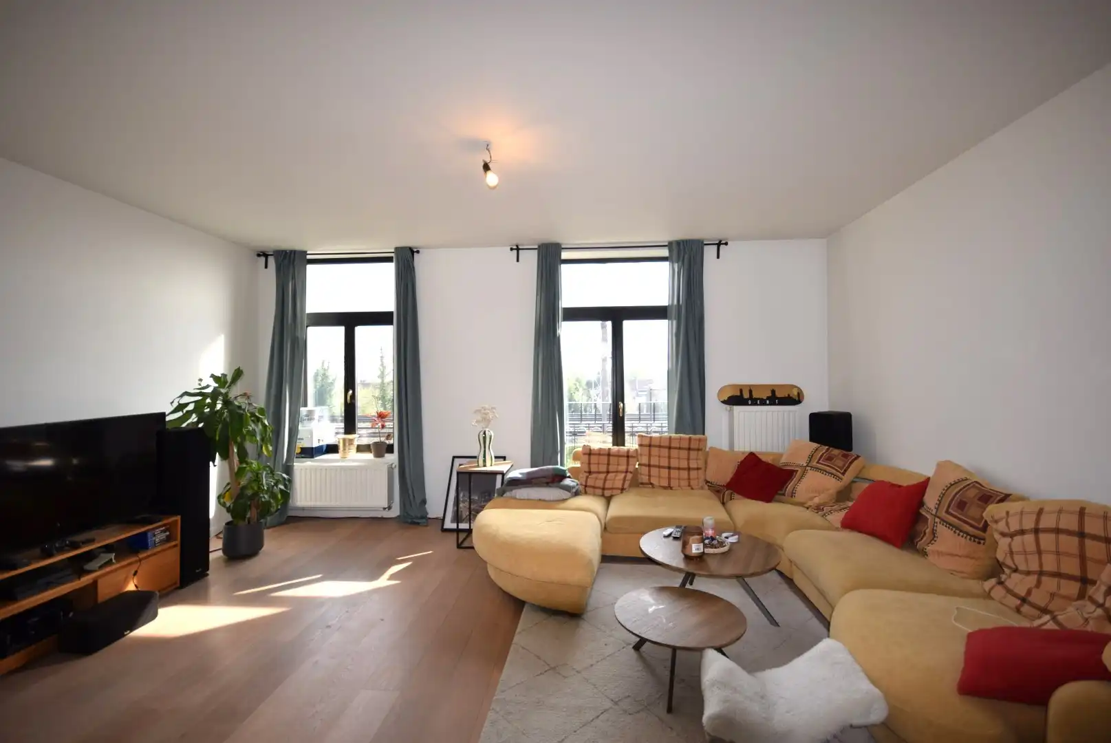 Ruim en lichtrijk appartement in Burggravenlaan foto 2