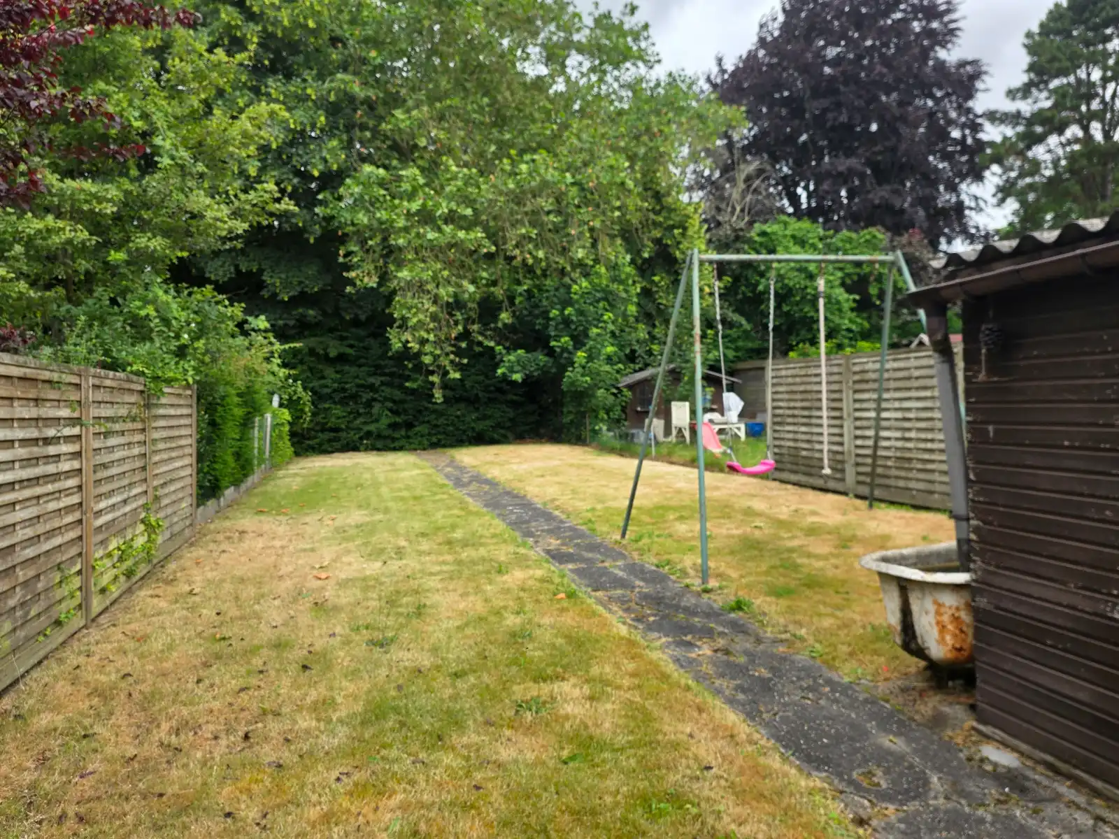 Goedgelegen woning met garage en mooie tuin foto 25